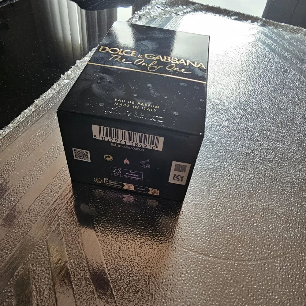 Dolce & Gabbana The Only One Black and Gold Packaging - Picture 2 of 9